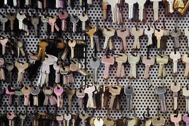a large rack of keys
